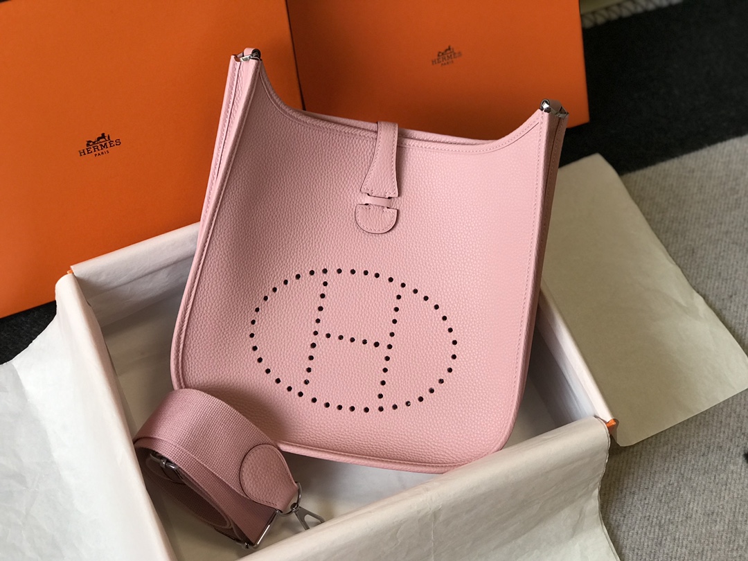 Hermes Evelyne III 29 PM Shoulder Bag In Pink Clemence Leather